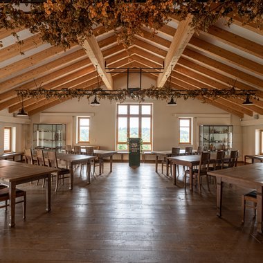 Rednerpult mit Bestuhlung für bis zu 18 Personen // Brauerei Wieninger Seminar- & Tagungsraum Rednerpult mit Bestuhlung für bis zu 18 Personen // Brauerei Wieninger Seminar- & Tagungsraum