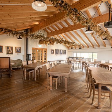 Rednerpult mit Bestuhlung für bis zu 18 Personen // Brauerei Wieninger Seminar- & Tagungsraum Rednerpult mit Bestuhlung für bis zu 18 Personen // Brauerei Wieninger Seminar- & Tagungsraum