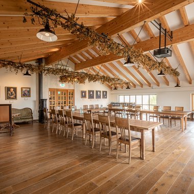 Bestuhlung für 20 Personen und weitere Sitzplätze in der "kleinen Lounge" // Brauerei Wieninger Seminar- & Tagungsraum Bestuhlung für 20 Personen und weitere Sitzplätze in der "kleinen Lounge" // Brauerei Wieninger Seminar- & Tagungsraum