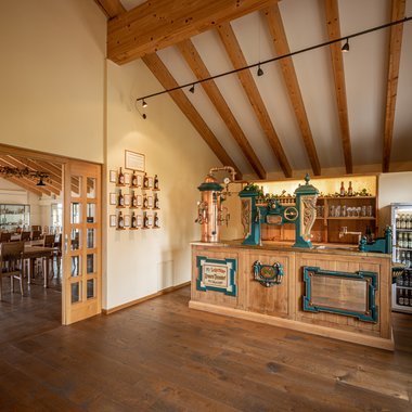 Eigene Bar im Seminar- & Tagungsraum der Privatbrauerei M.C. Wieninger Eigene Bar im Seminar- & Tagungsraum der Privatbrauerei M.C. Wieninger