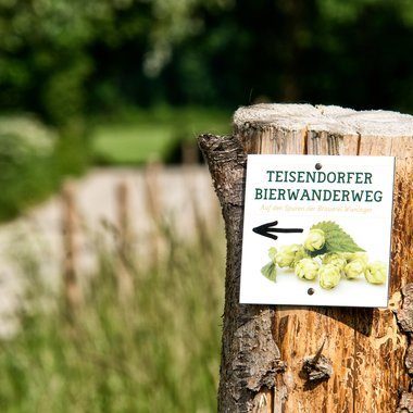 Wegweiser auf dem Teisendorfer Bierwanderweg.