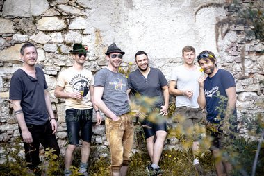 Bayrisch, laut & anders