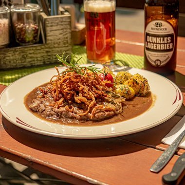 Kurzgebratender Zwiebelrostbraten mit Malzbier-Sauce